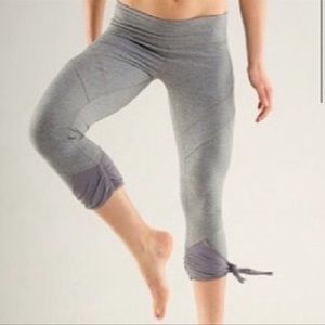 Lululemon Side Tie Salutation Crop leggings